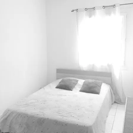 With 3 Bedrooms In With Wonderful City View Balcony And Wifi * Nice