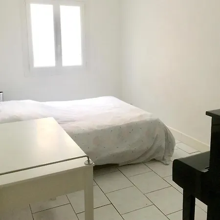 With 3 Bedrooms In With Wonderful City View Balcony And Wifi Nice